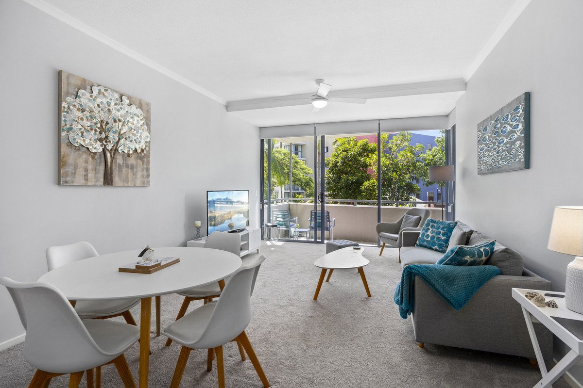 2041/1 Ocean Street BURLEIGH HEADS 4