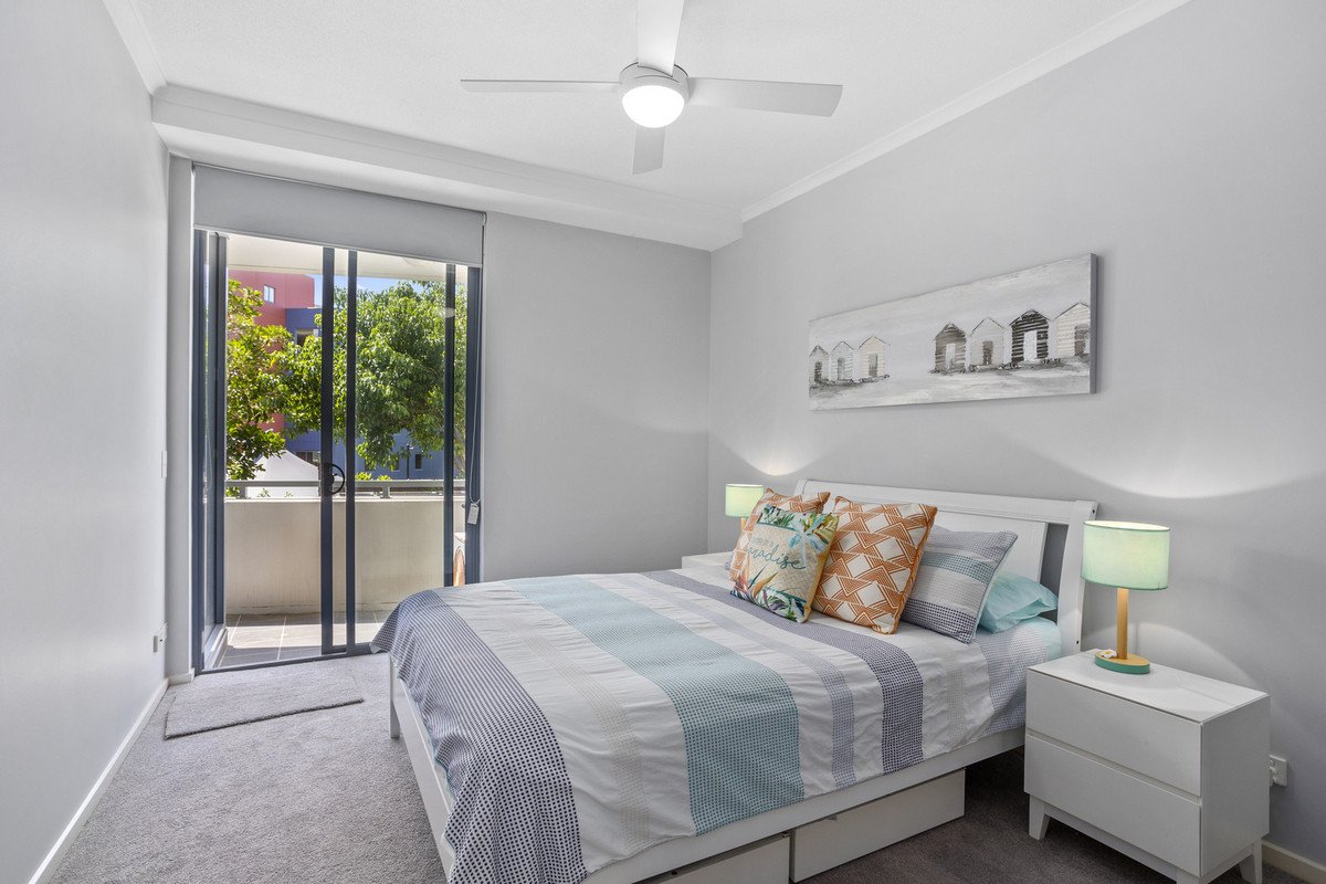 2041/1 Ocean Street BURLEIGH HEADS 7