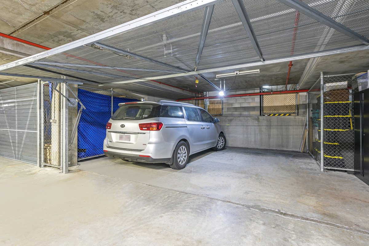 2041/1 Ocean Street BURLEIGH HEADS 11