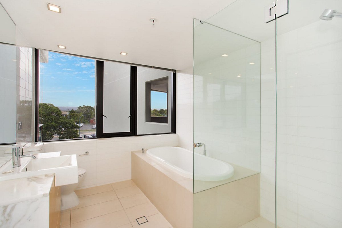 2041/2-14 The Esplanade Burleigh Heads 4