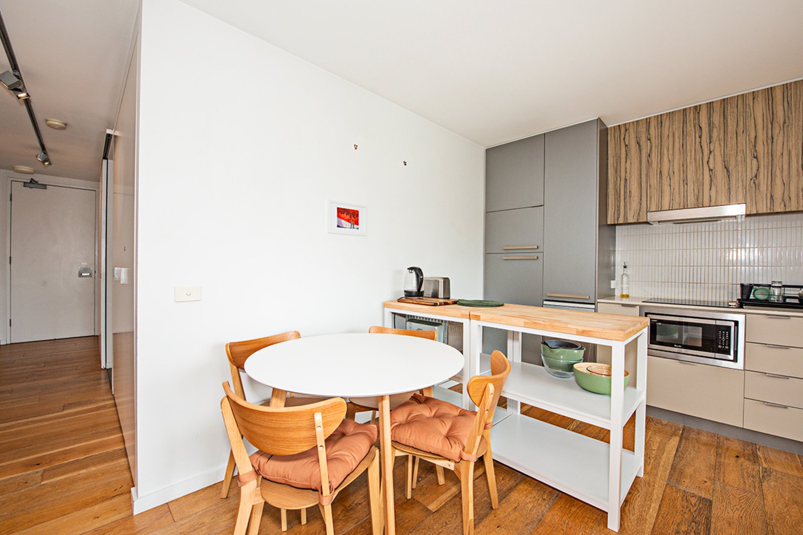 Gallery: 204/131 Acland Street