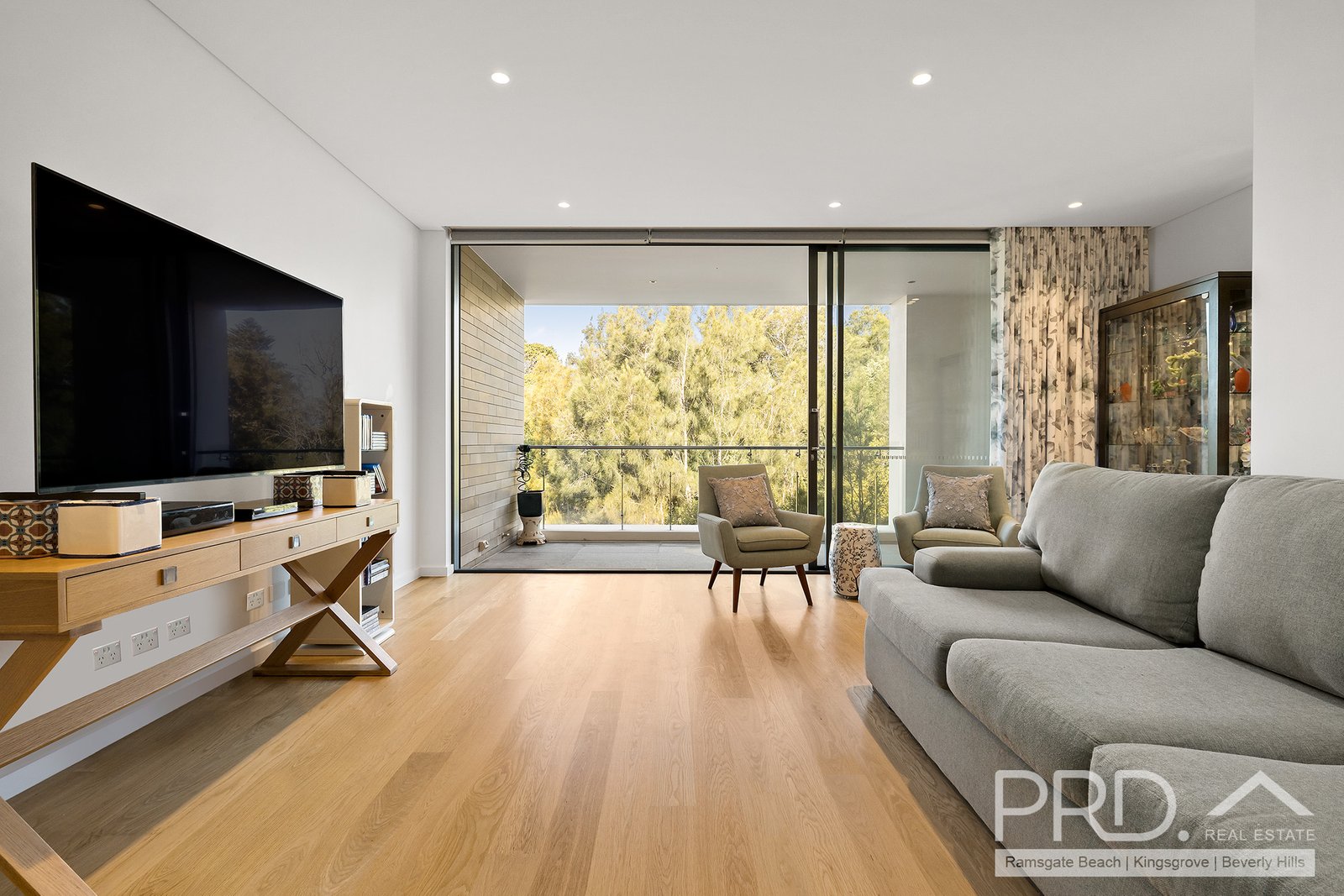 204/177 Russell Avenue DOLLS POINT 1