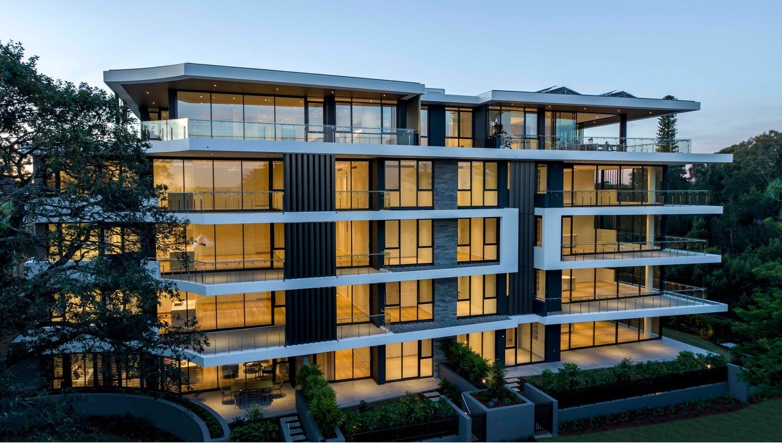 204/177 Russell Avenue DOLLS POINT 2