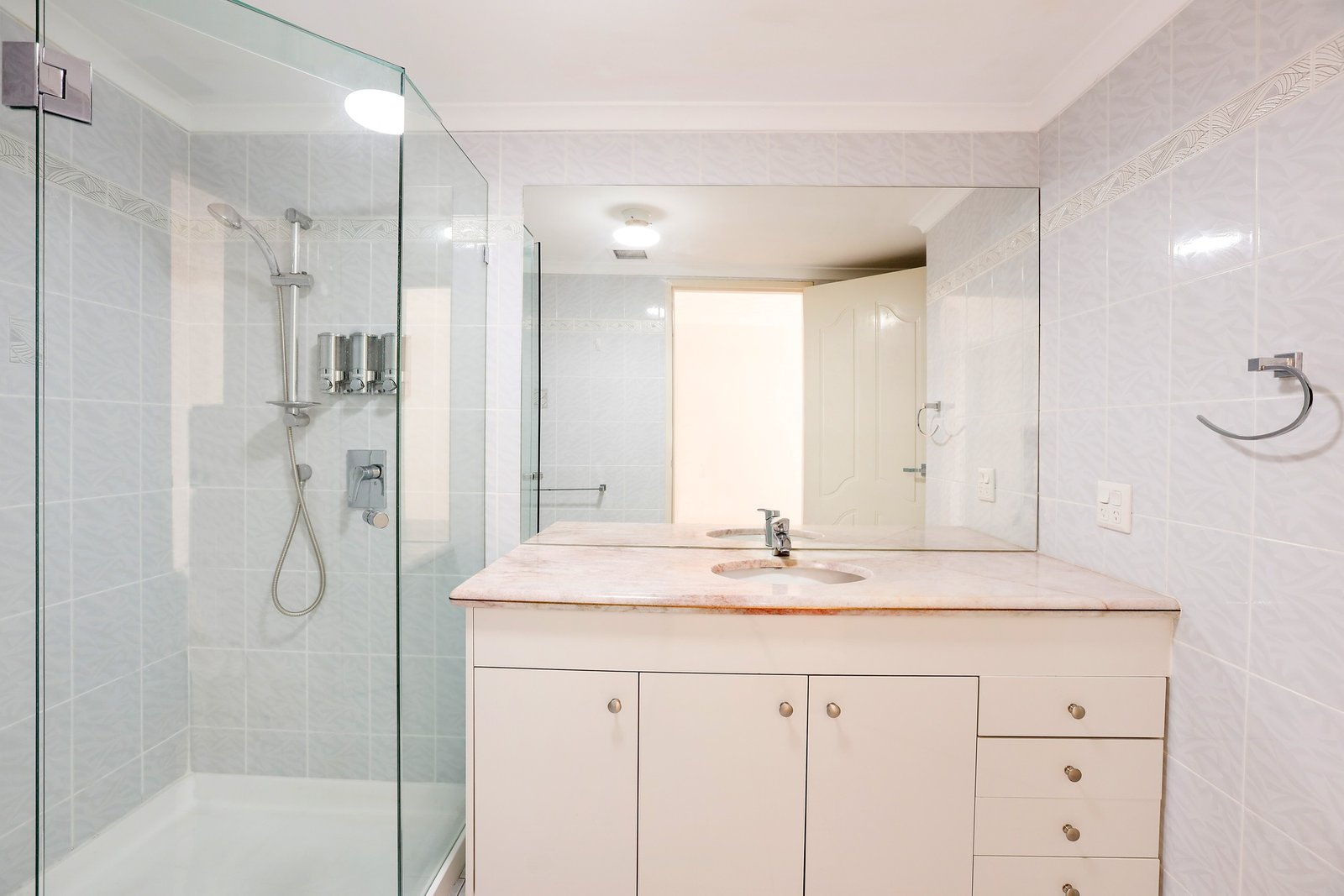 20/41A Broadwater Street RUNAWAY BAY 8