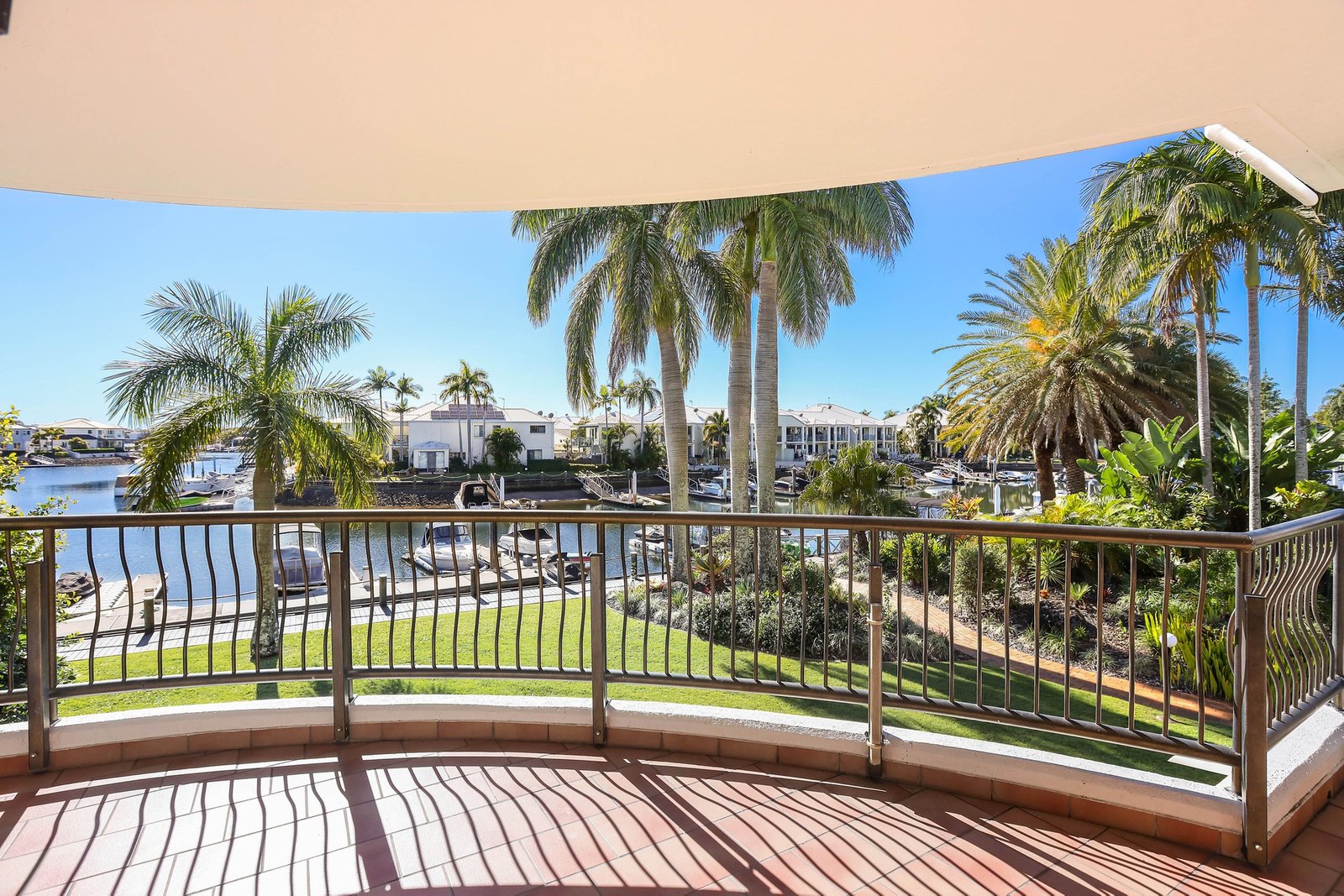 20/41A Broadwater Street RUNAWAY BAY 12