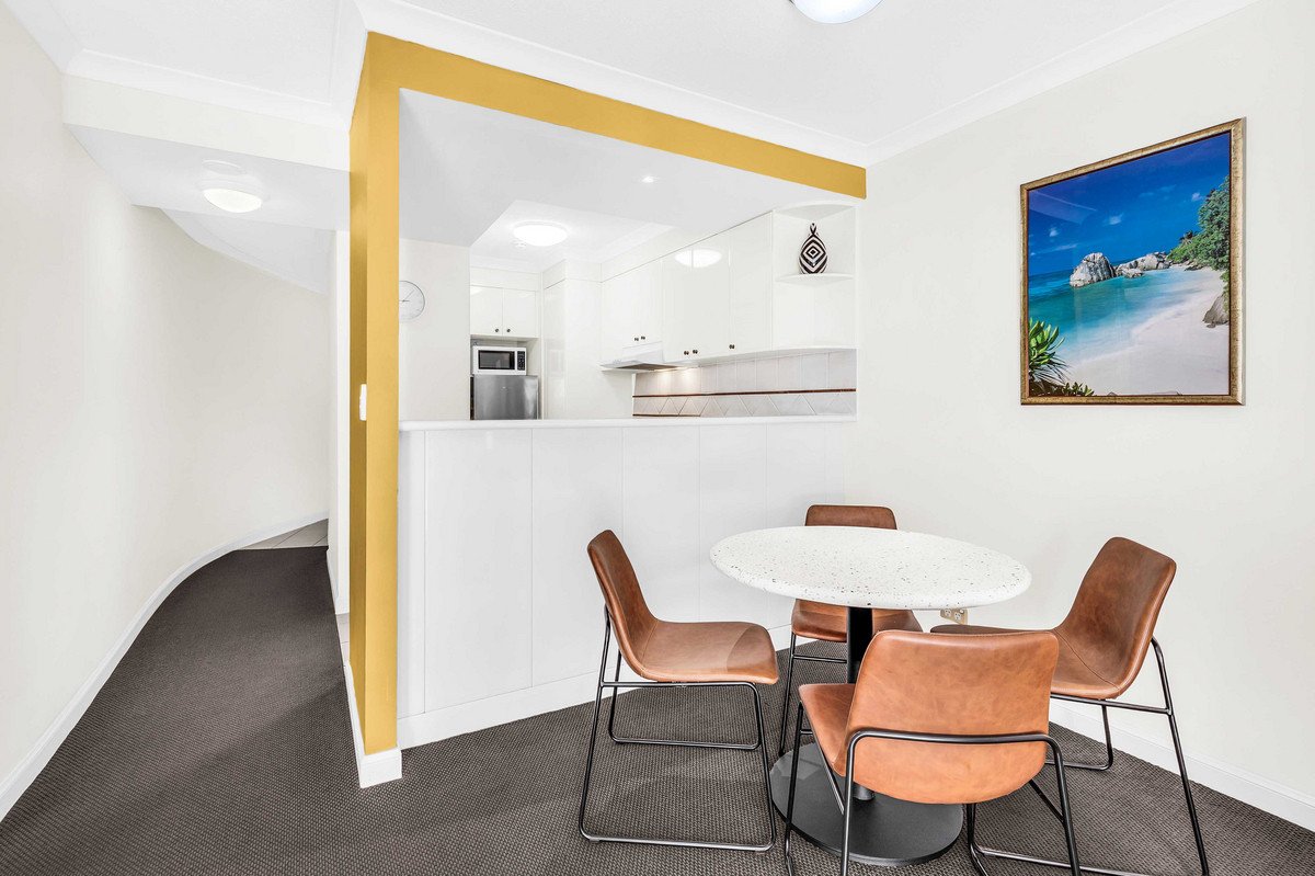 204/220 the Esplanade Burleigh Heads 7