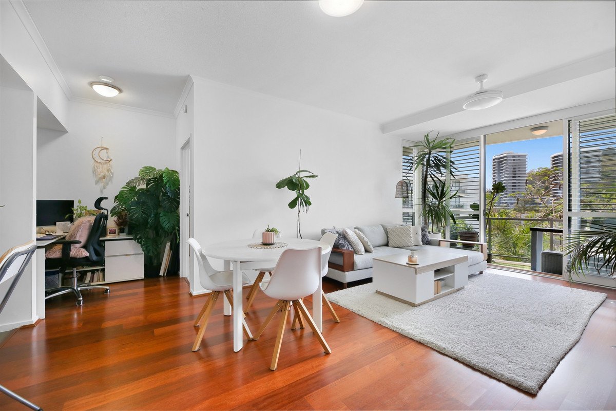 2046/1 Ocean Street BURLEIGH HEADS 3
