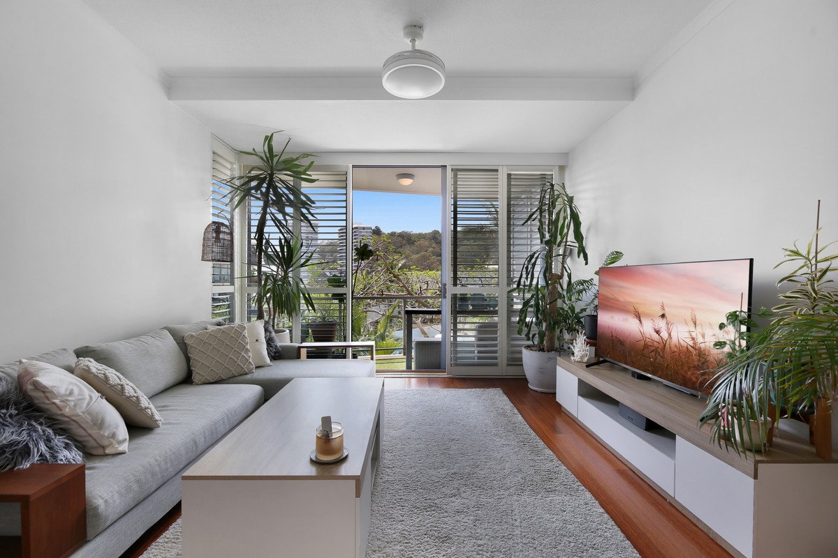 2046/1 Ocean Street BURLEIGH HEADS 4