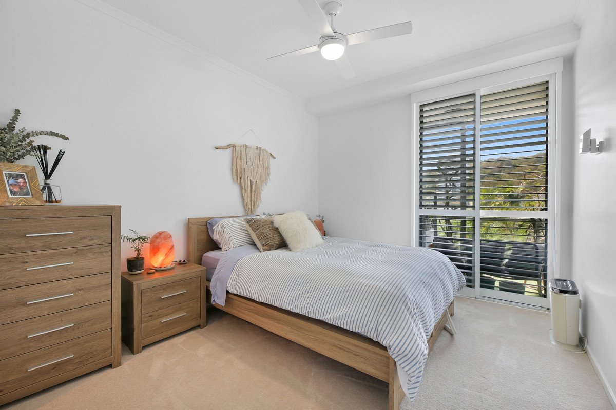 2046/1 Ocean Street BURLEIGH HEADS 10
