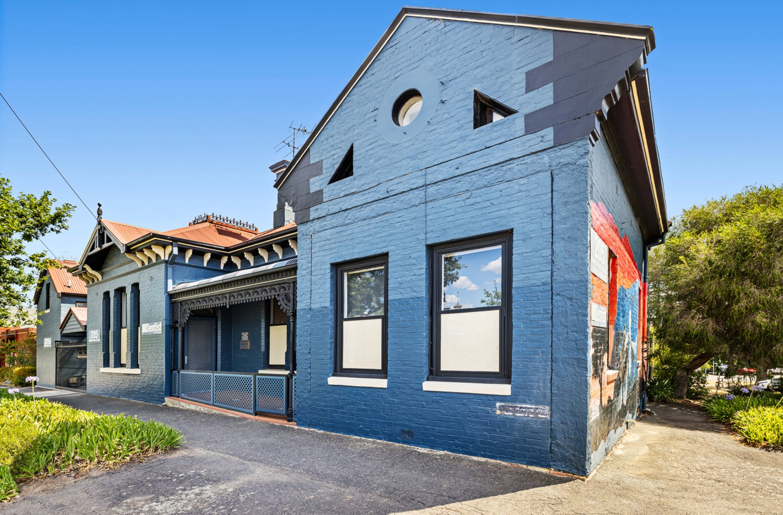 Gallery: 205 Armstrong Street North