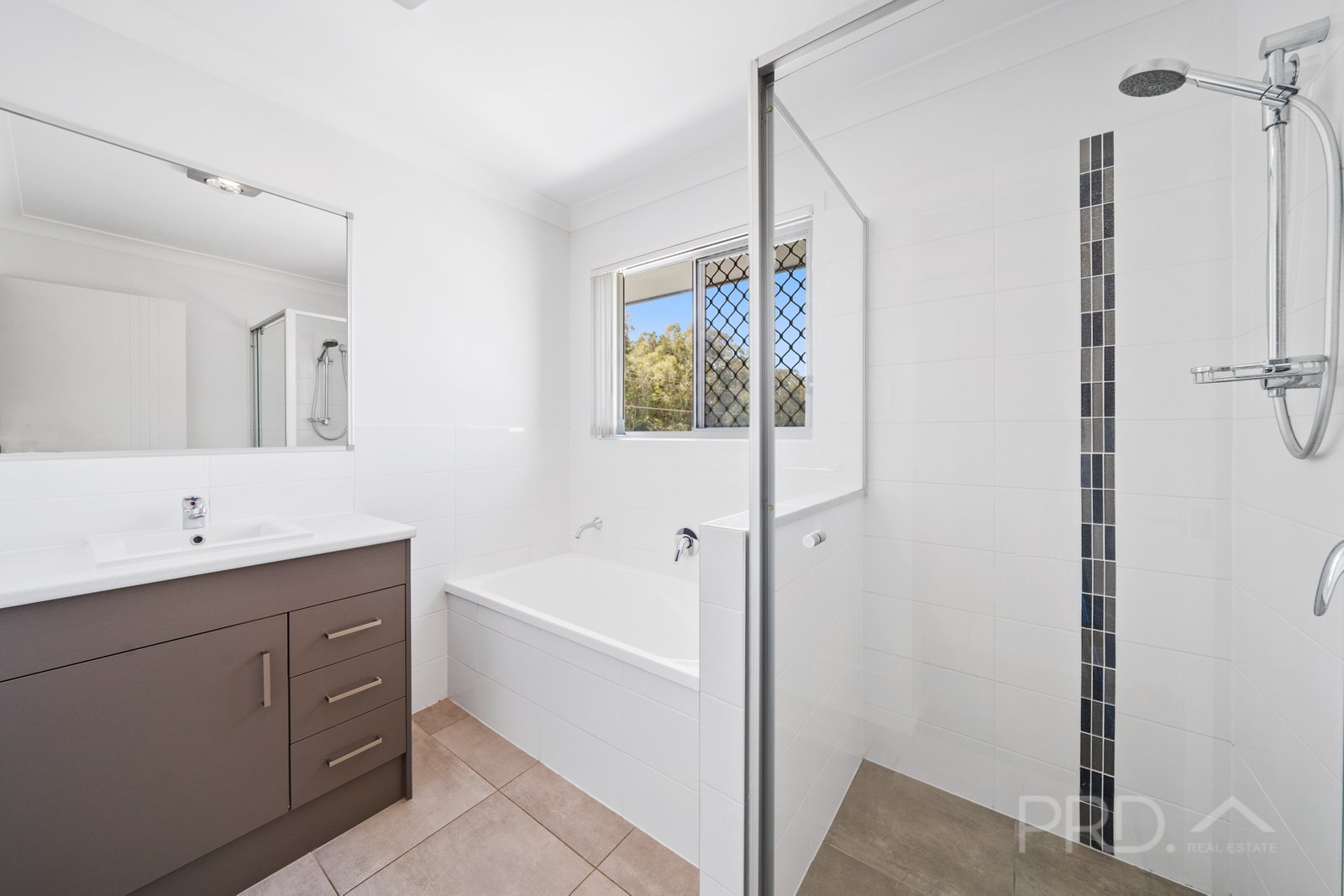 205 QUEEN Street CLEVELAND 9