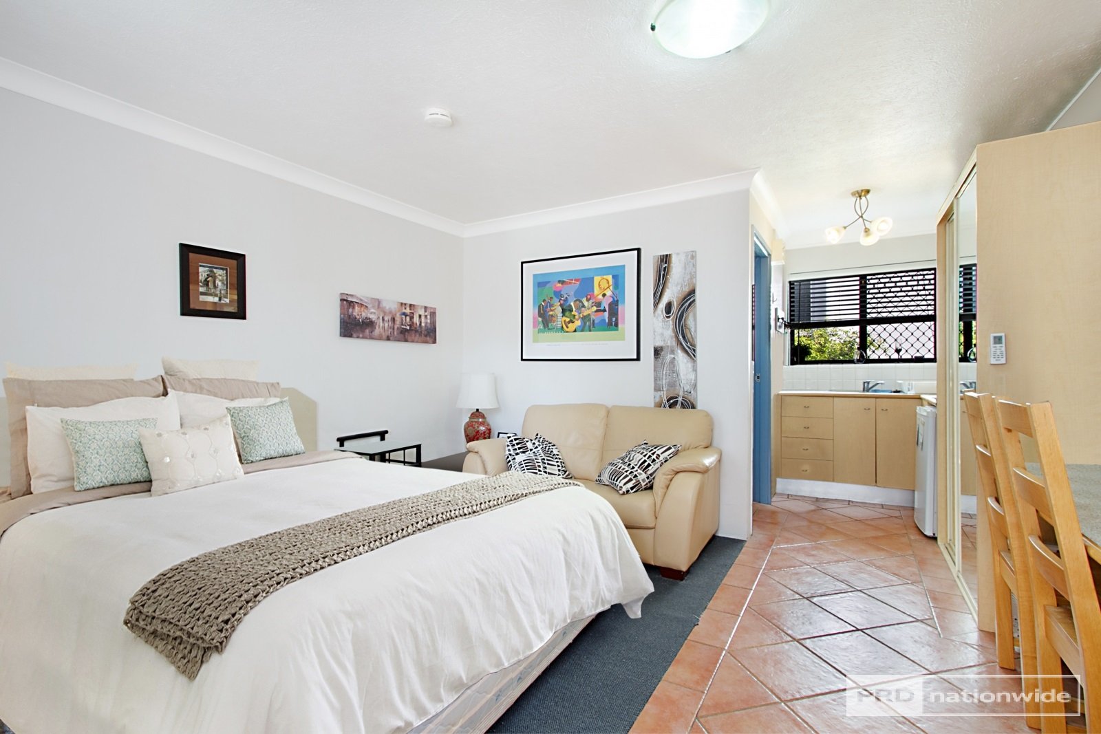 205/132 Marine Parade SOUTHPORT 2