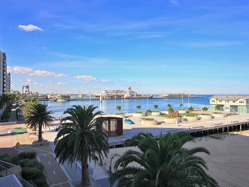 Gallery: 205/147 Beach Street