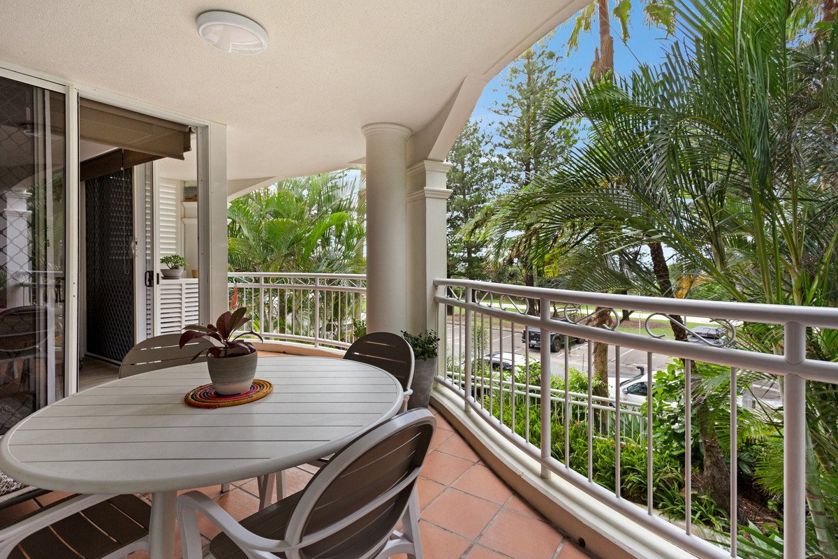 205/220 The Esplanade Burleigh Heads 3