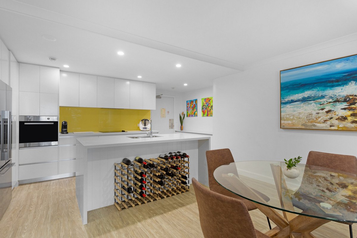 205/220 The Esplanade Burleigh Heads 6