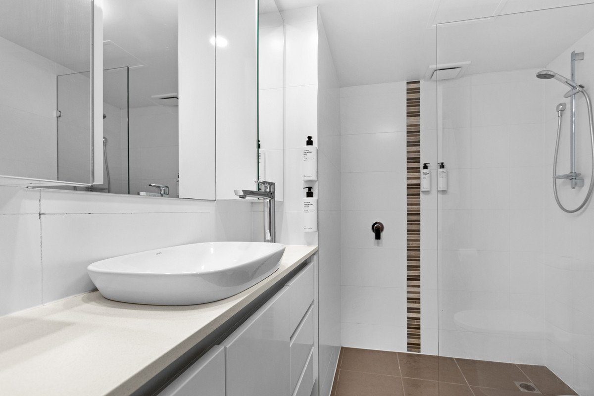 205/220 The Esplanade Burleigh Heads 10