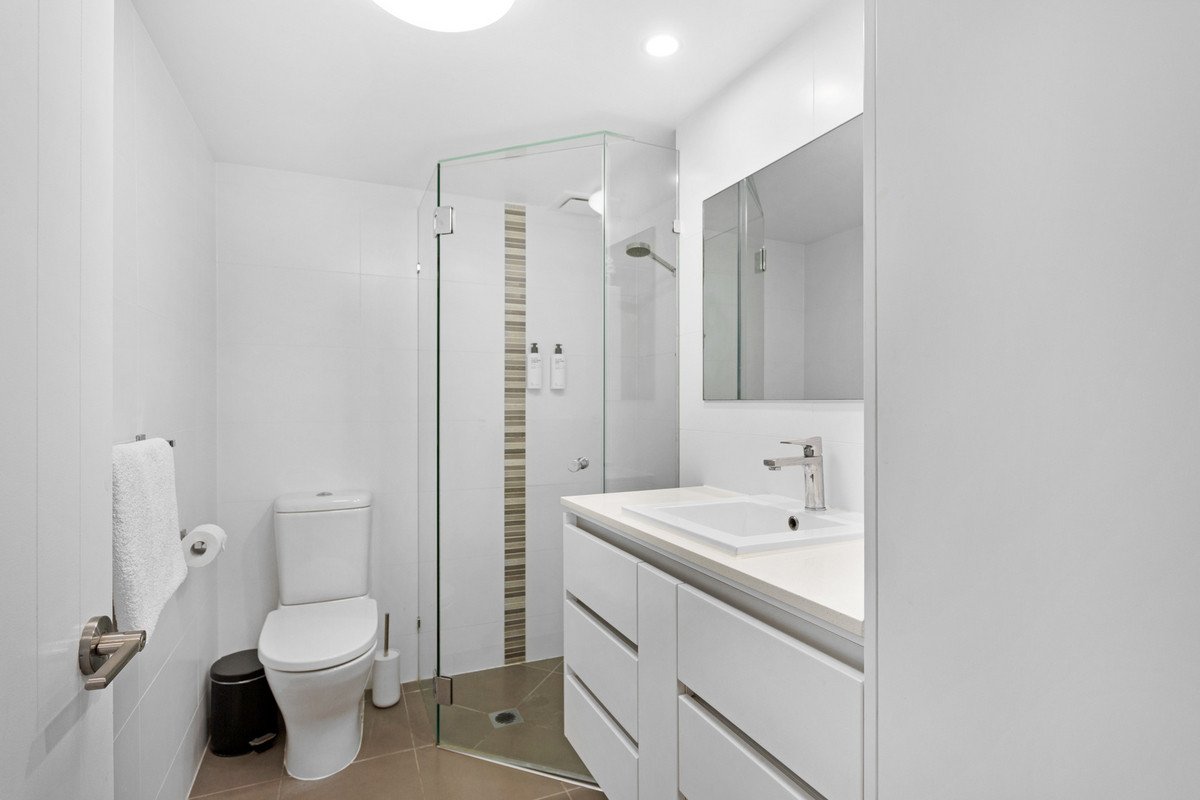 205/220 The Esplanade Burleigh Heads 12