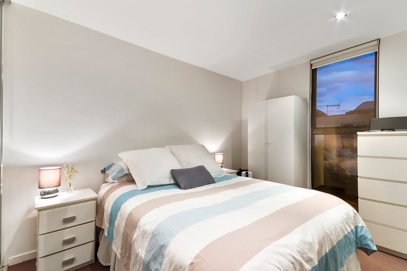 Gallery: 205/233 Dandenong Road