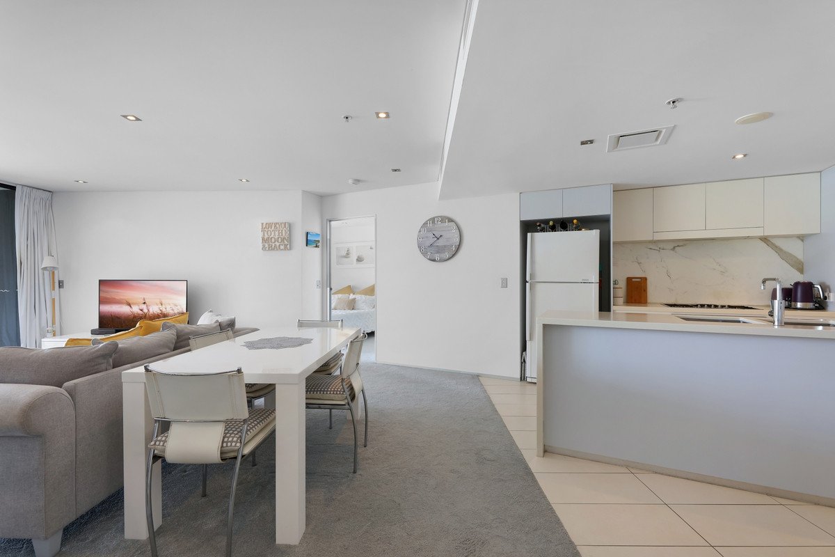 2054/2-14 The Esplanade Burleigh Heads 3