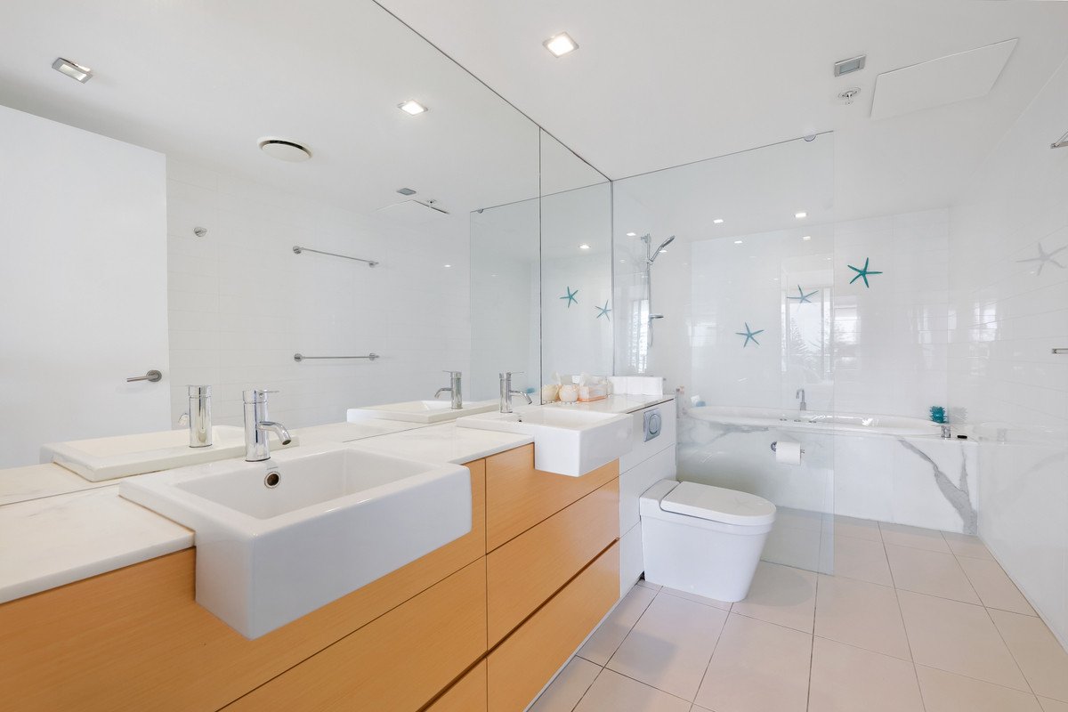 2054/2-14 The Esplanade Burleigh Heads 12