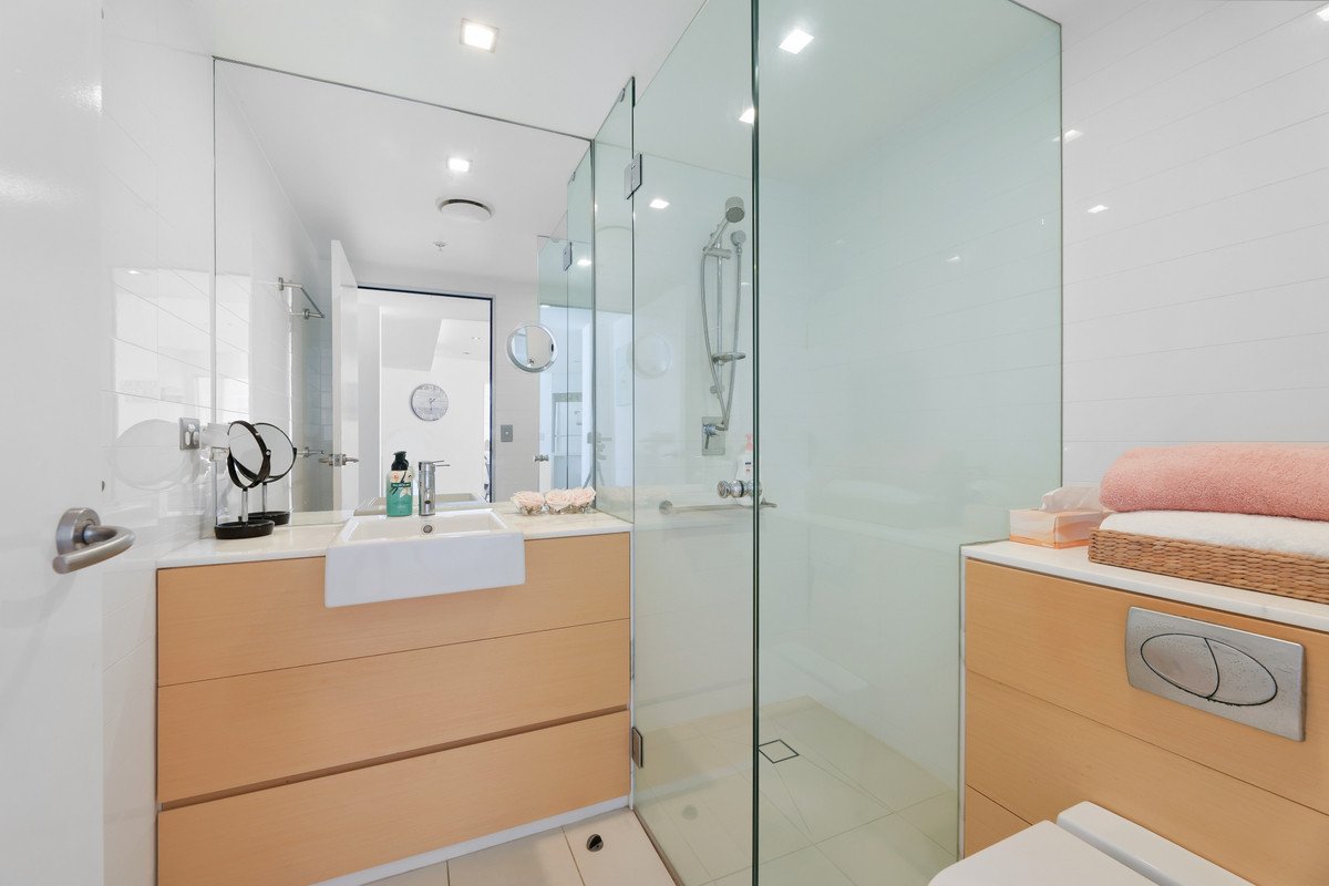 2054/2-14 The Esplanade Burleigh Heads 15