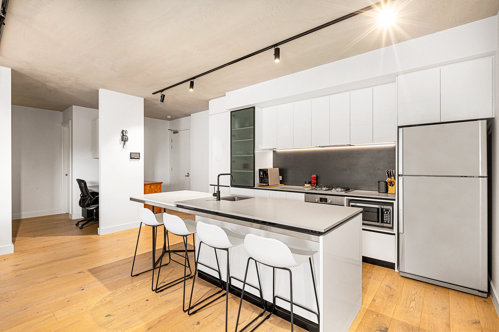 Gallery: 205/5-7 Hotham Street
