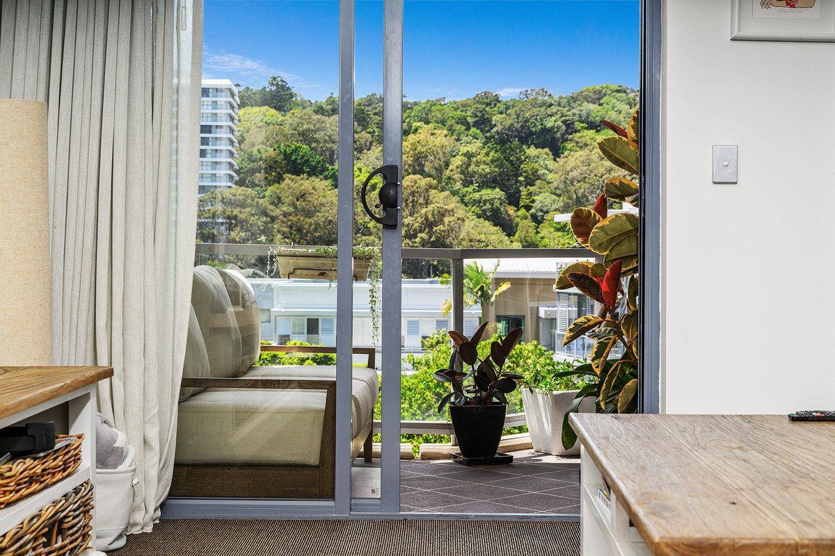 2058/1 Ocean Street Burleigh Heads 5