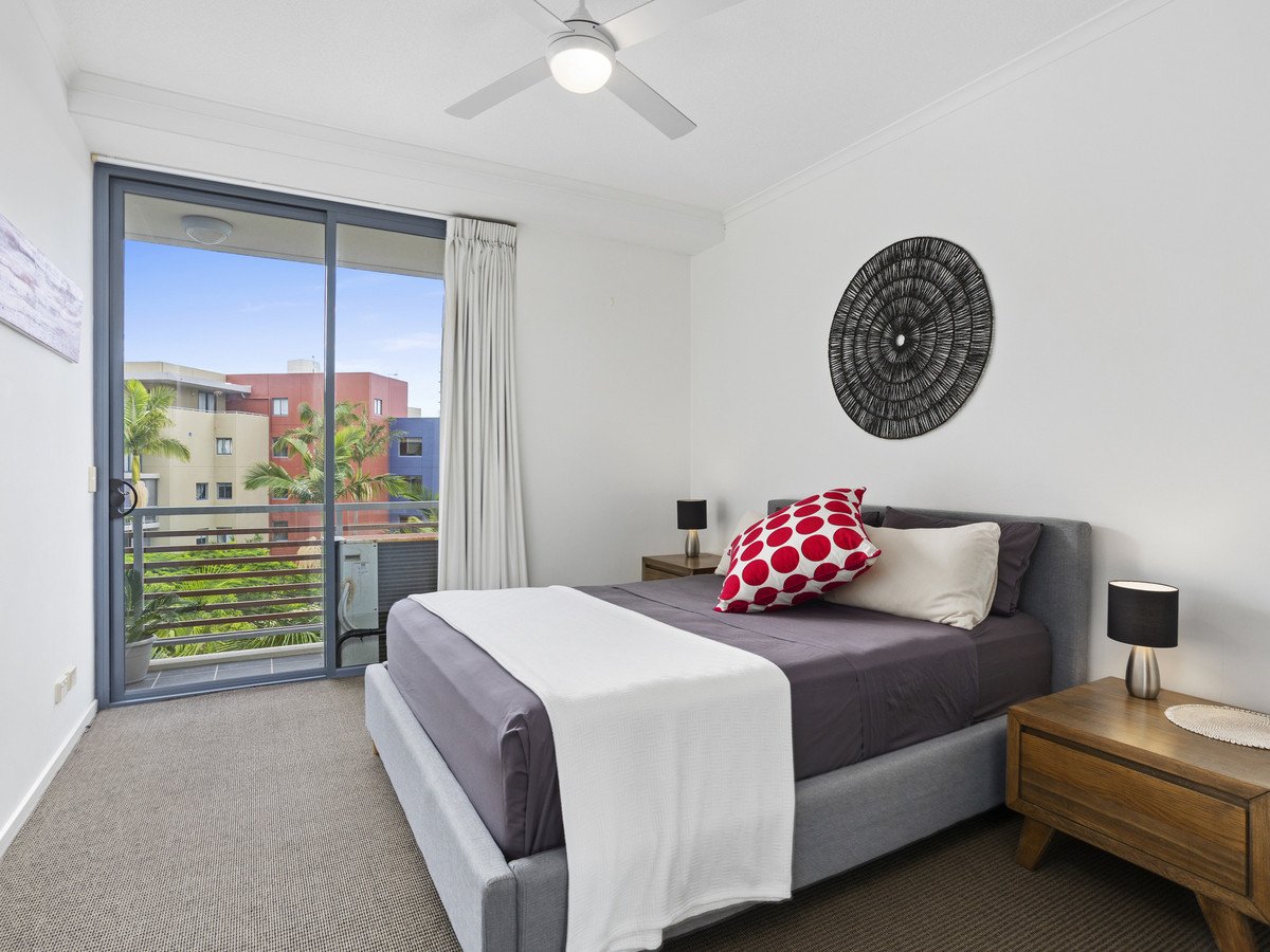 2059/1 Ocean Street Burleigh Heads 10