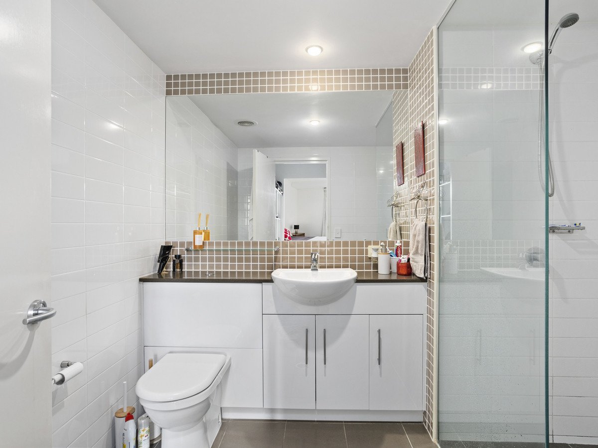 2059/1 Ocean Street Burleigh Heads 11