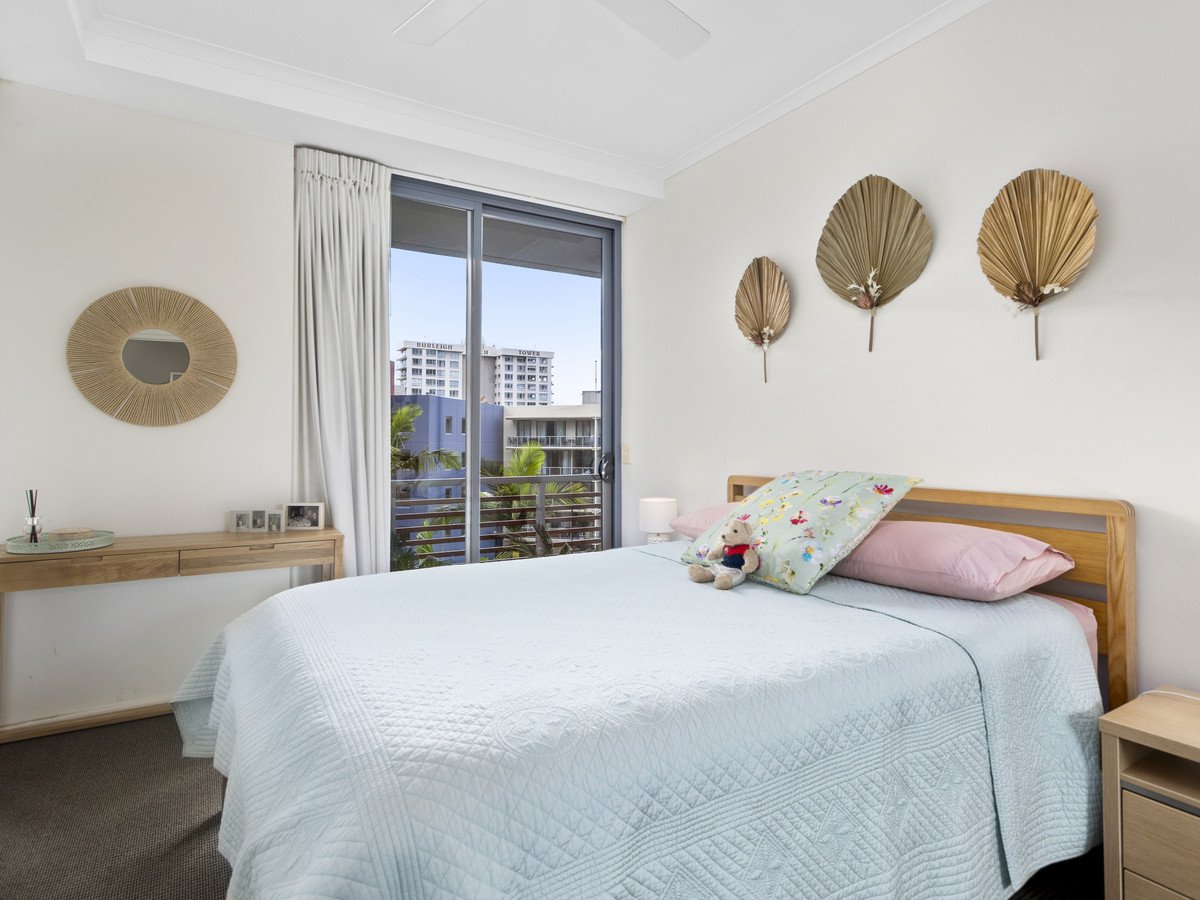 2059/1 Ocean Street Burleigh Heads 12
