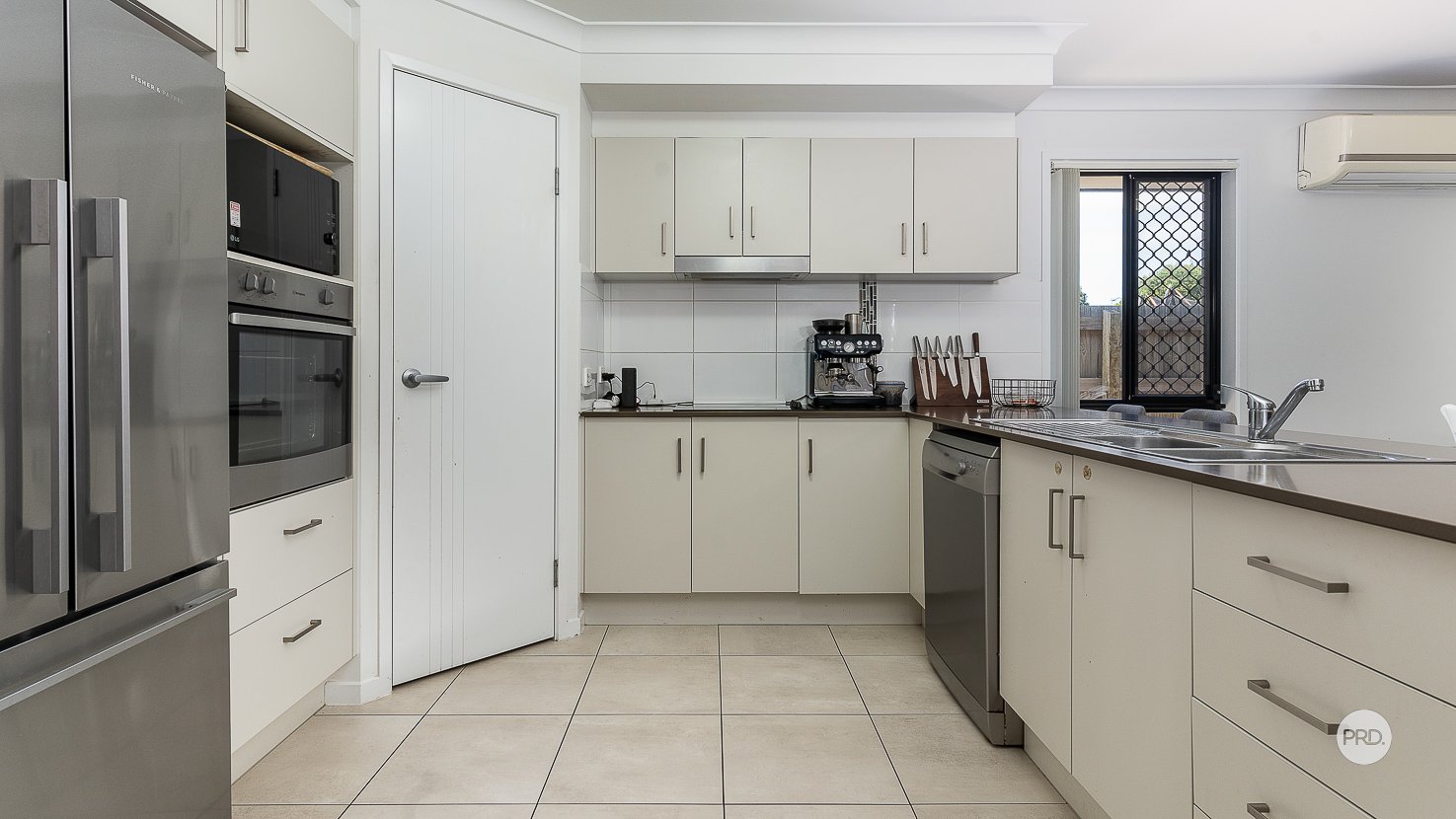 205A QUEEN Street CLEVELAND 3