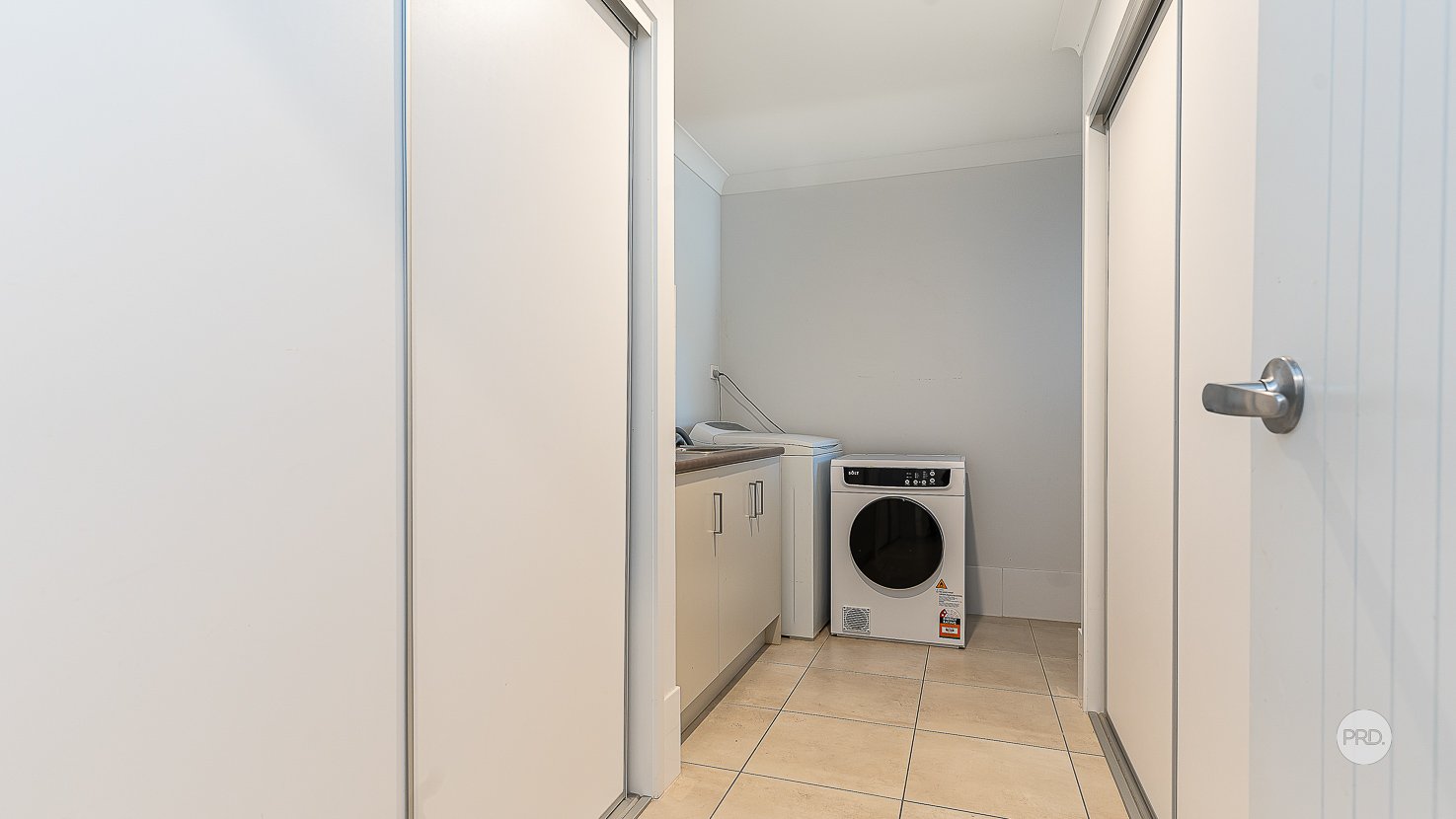 205A QUEEN Street CLEVELAND 14