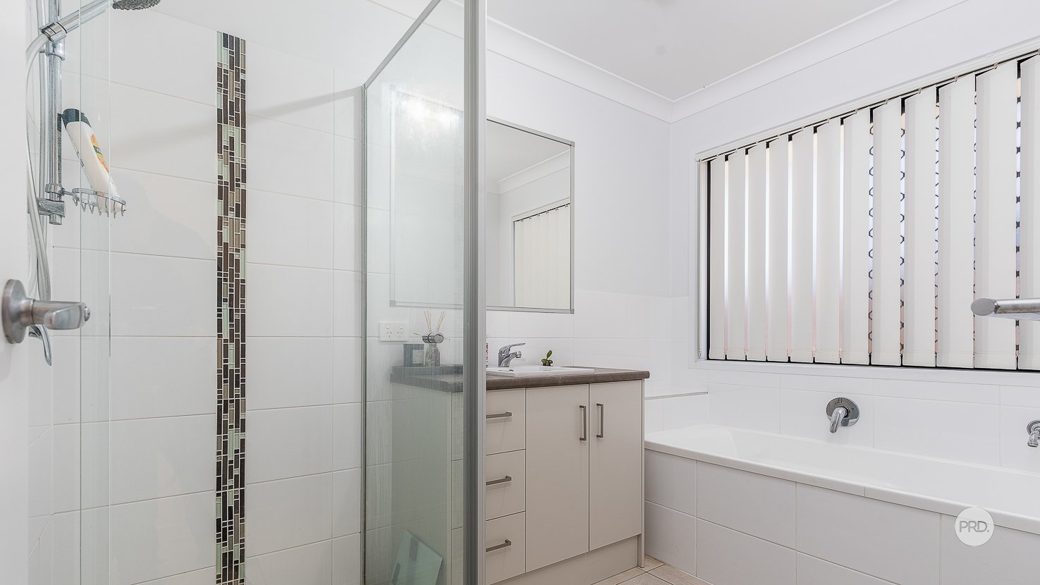 205A QUEEN Street CLEVELAND 13