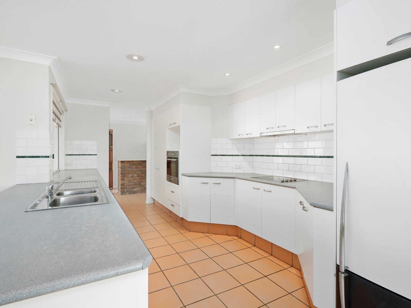 206 Darlington Drive BANORA POINT 2