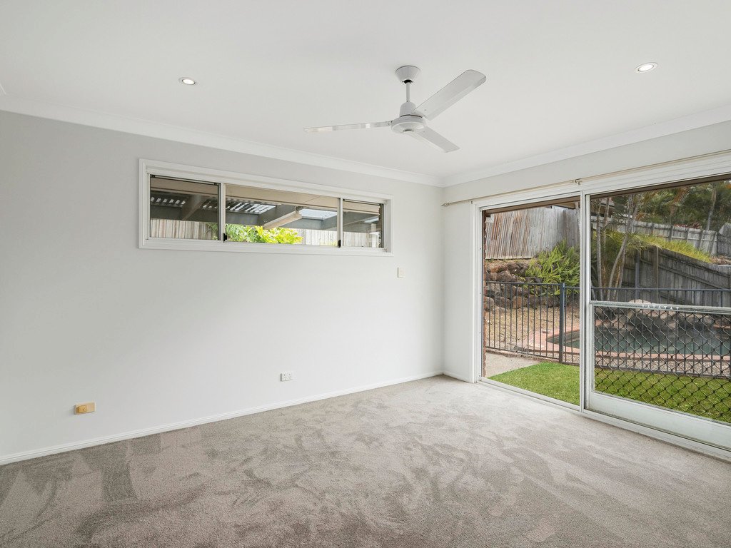 206 Darlington Drive BANORA POINT 4