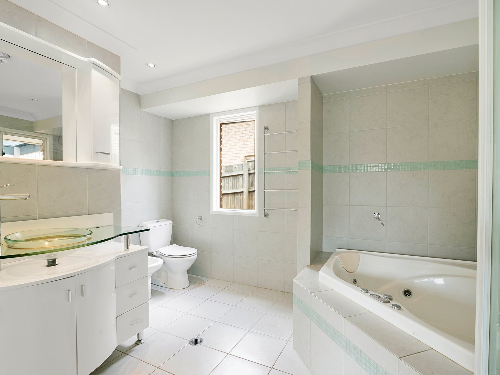 206 Darlington Drive BANORA POINT 5