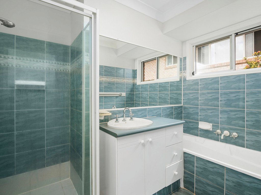 206 Darlington Drive BANORA POINT 9