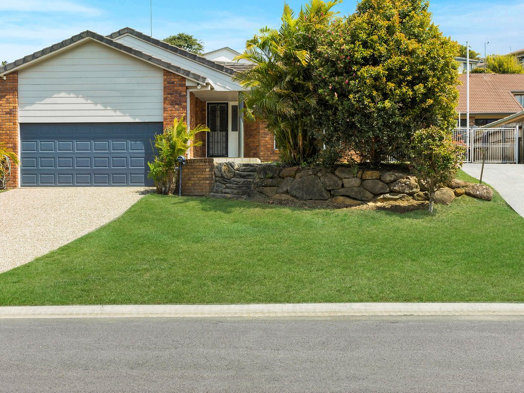 206 Darlington Drive BANORA POINT 10