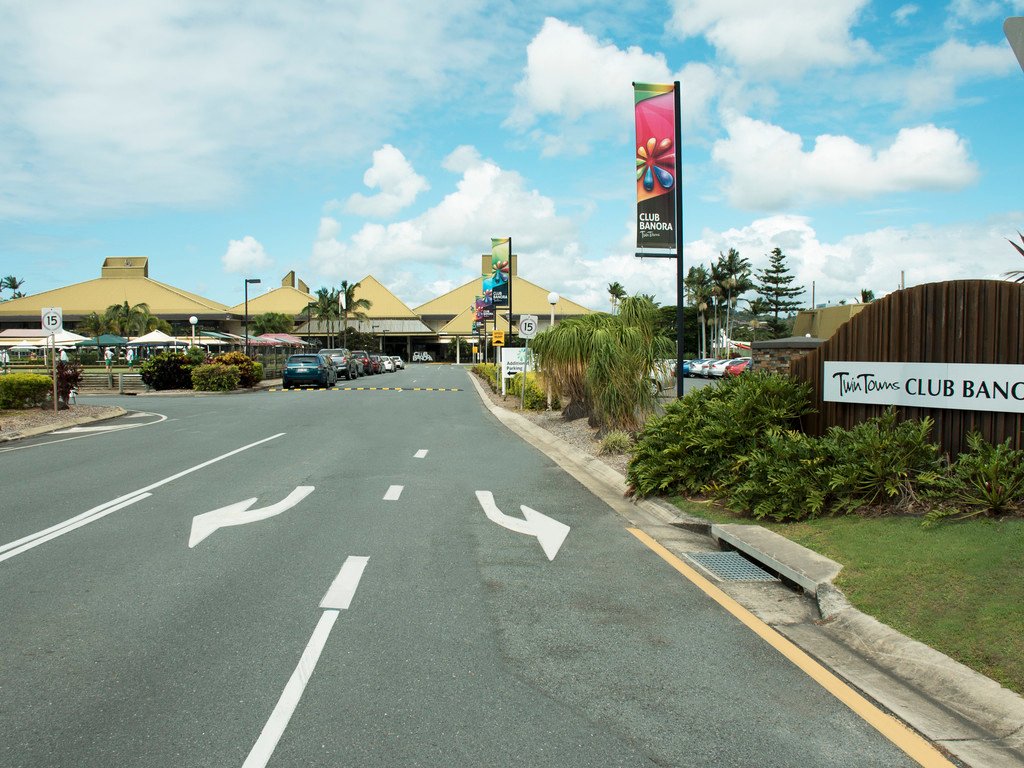 206 Darlington Drive BANORA POINT 11