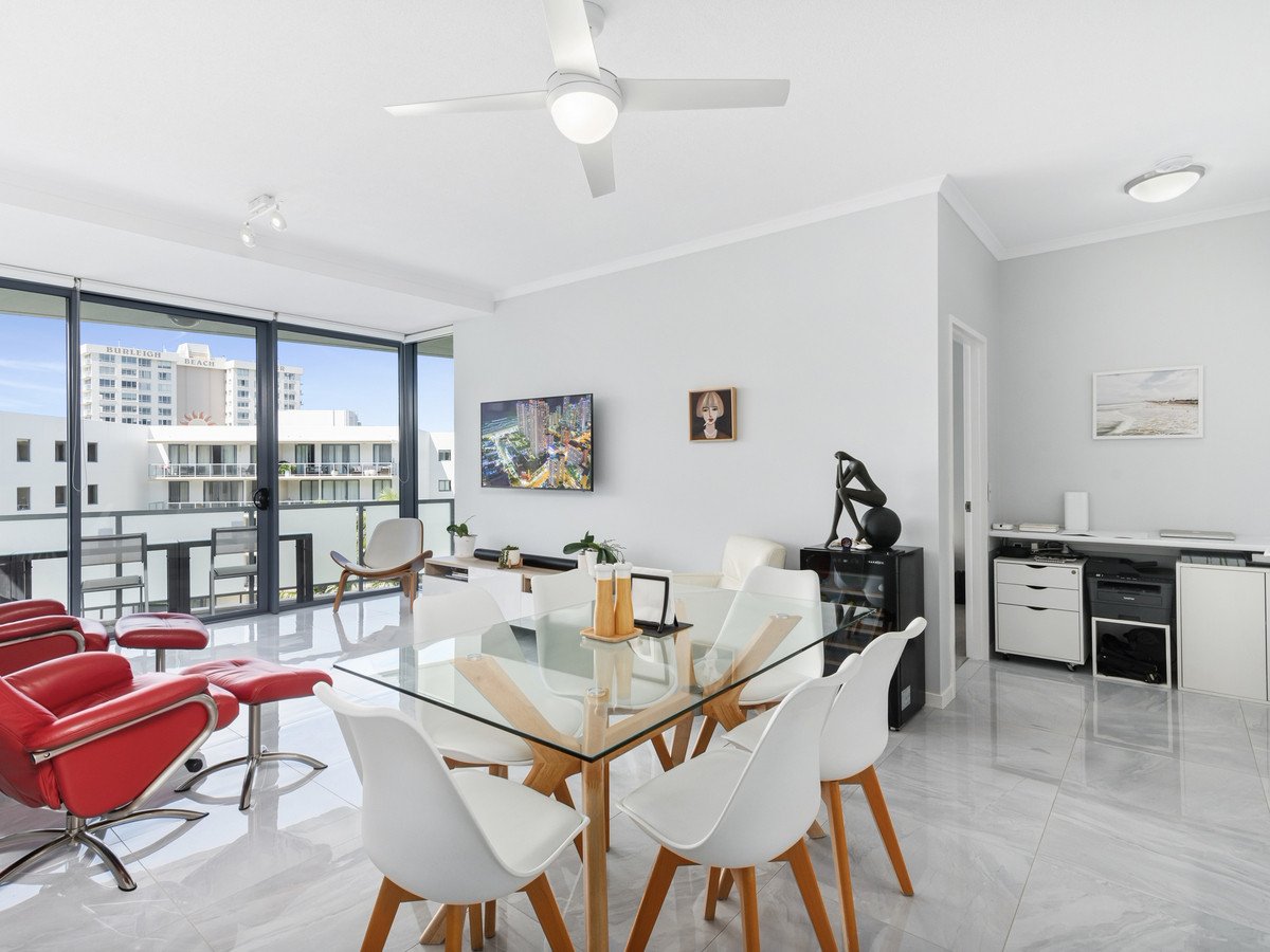 2060/1 Ocean Street Burleigh Heads 7