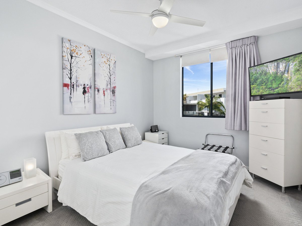 2060/1 Ocean Street Burleigh Heads 10