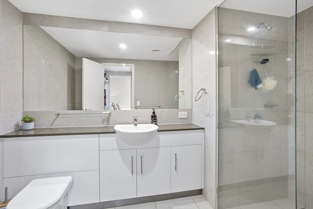 2060/1 Ocean Street Burleigh Heads 11