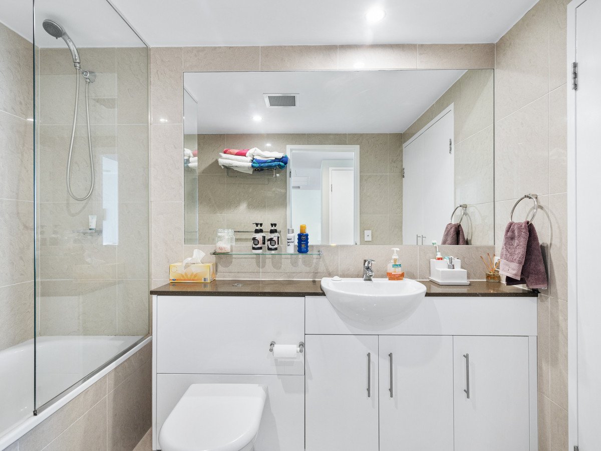 2060/1 Ocean Street Burleigh Heads 13