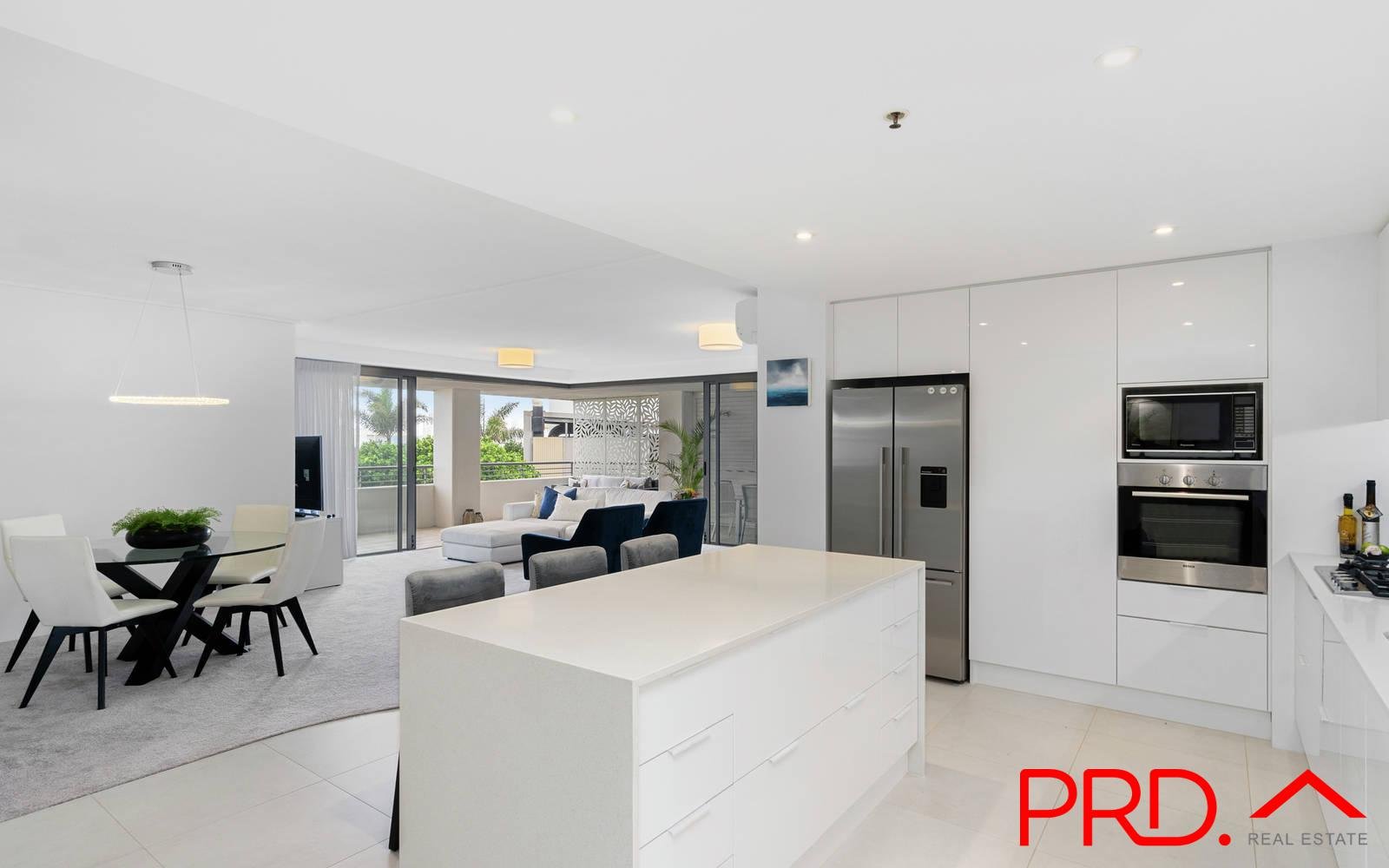 206/105 Scarborough Street SOUTHPORT 4