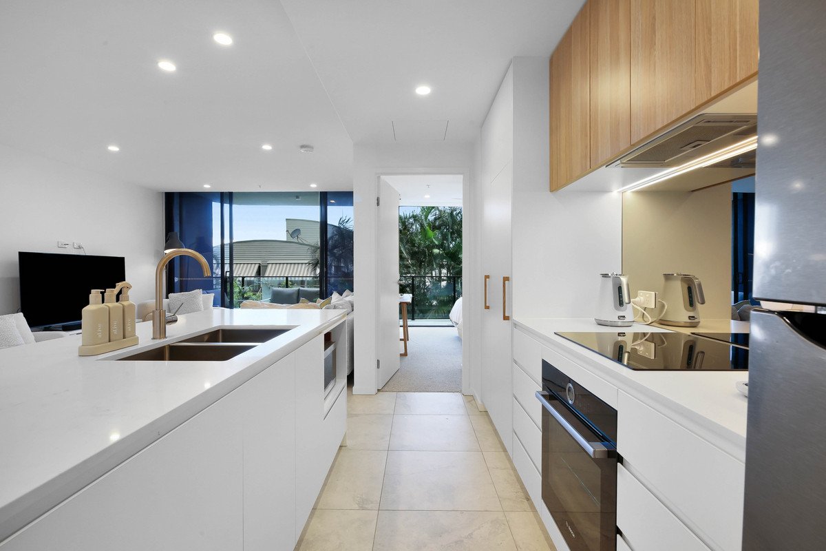 206/14 Twenty Eighth Avenue Palm Beach 12