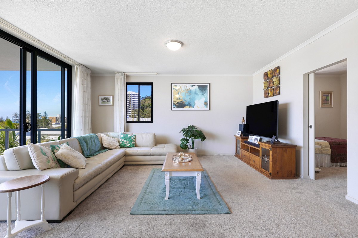 2062/1 Ocean Street Burleigh Heads 5