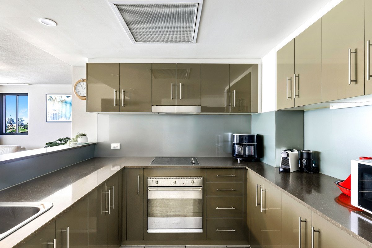 2062/1 Ocean Street Burleigh Heads 8