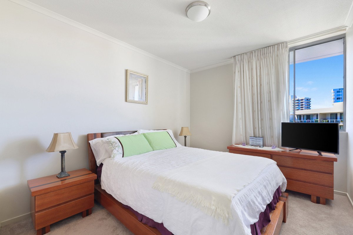 2062/1 Ocean Street Burleigh Heads 10