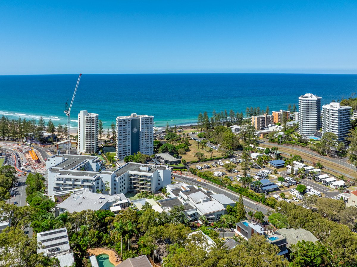 2062/1 Ocean Street Burleigh Heads 20