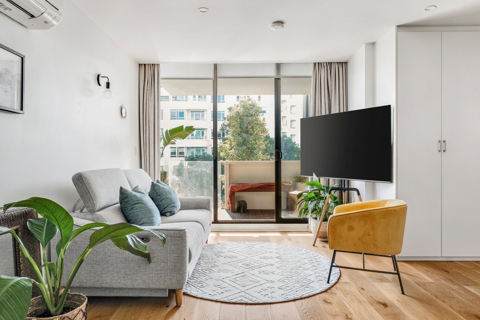 Gallery: 206/25 Pickles Street